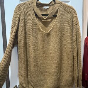 Men's V-Neck Chunky Knit Sweater in Camel/Tan